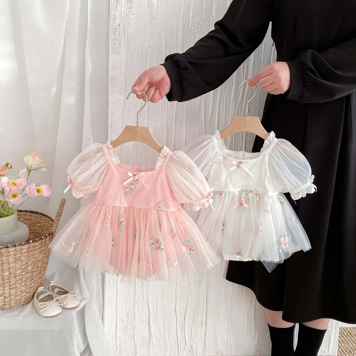 Girl Baby Summer Sweet Puff Sleeve Short Sleeve Mesh dress, Baby Fashion Floral Bow Mesh Princess Dress, Perfect for Party and G
Girl Baby Summer Sweet Puff Sleeve Short Sleeve Mesh dress, Baby Fashion Floral Bow Mesh Princess Dress, Perfect for Party and G