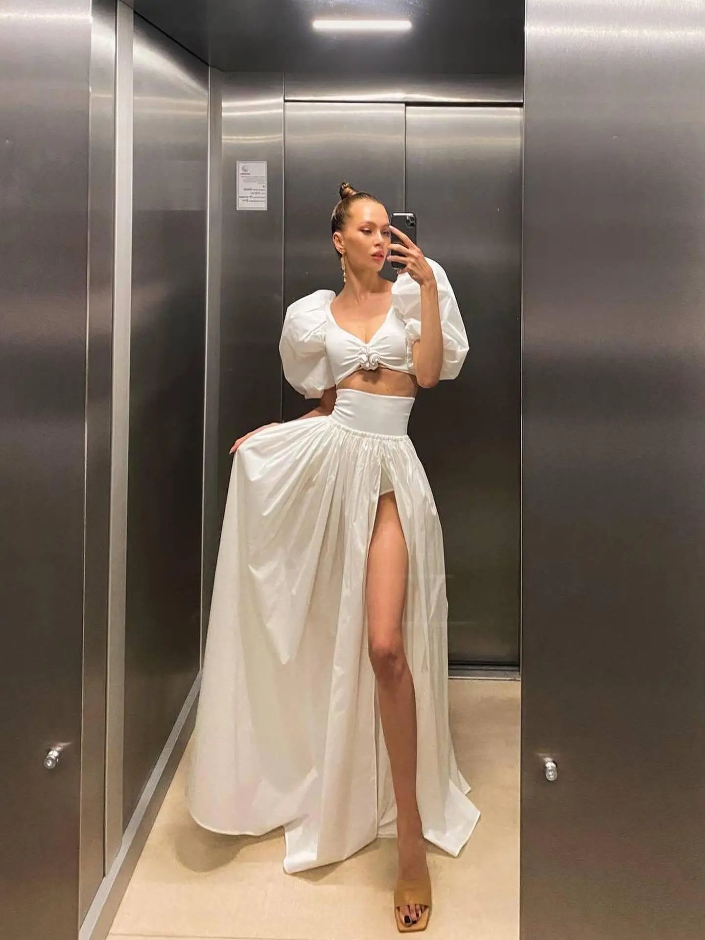 Sexy Shoulder Bridesmaid Dresses High Waist Pleated Asymmetrical Mid-Length Skirt Set for Women Fashionable Party Outfits
Sexy Shoulder Bridesmaid Dresses High Waist Pleated Asymmetrical Mid-Length Skirt Set for Women Fashionable Party Outfits