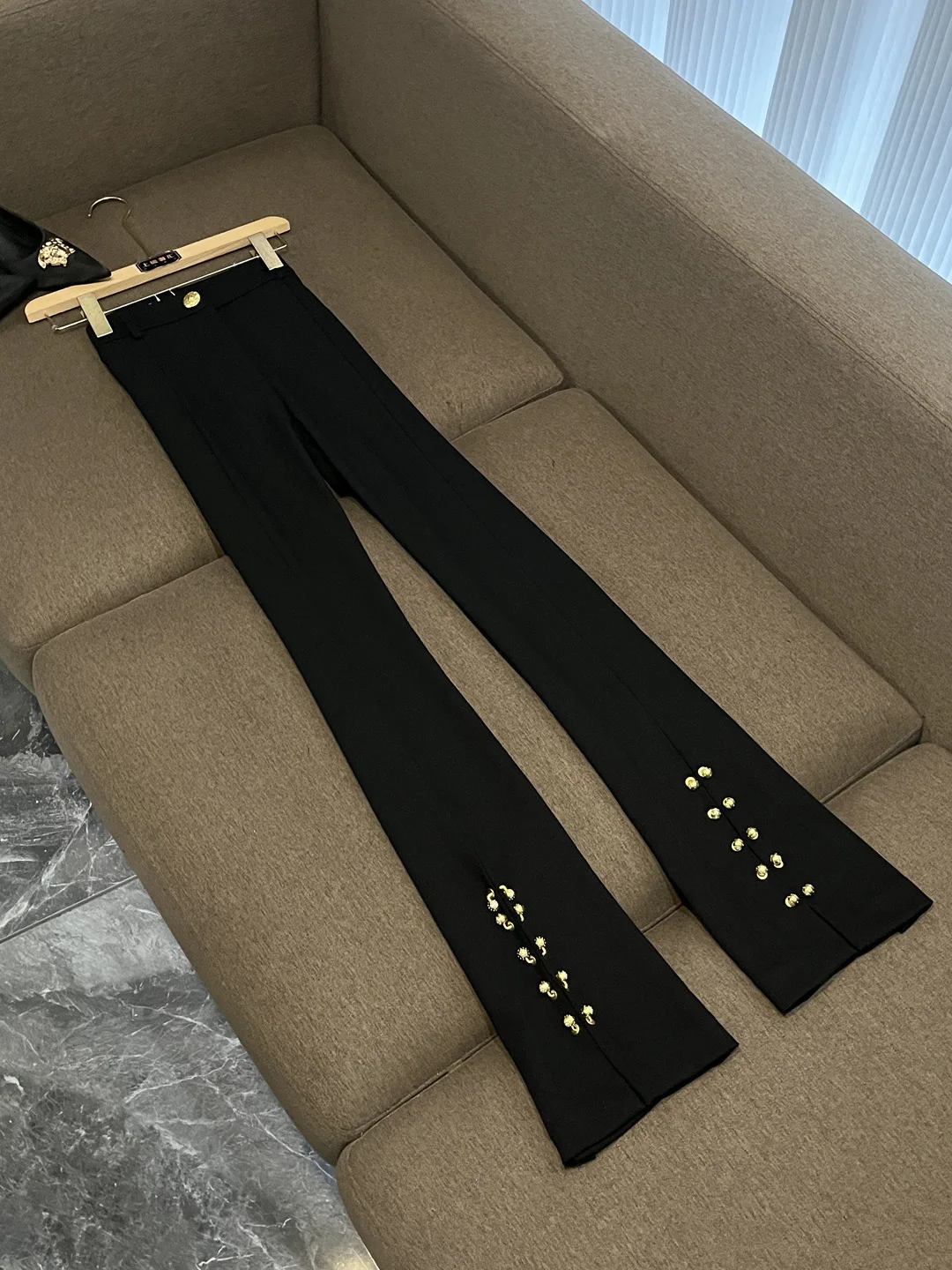 Slim Fit Bla Bell Bot Trousers Metal Decoration Winter New Arrival Casual Pants High Waist Cotton Fabric Straight Tube
Slim Fit Bla Bell Bot Trousers Metal Decoration Winter New Arrival Casual Pants High Waist Cotton Fabric Straight Tube