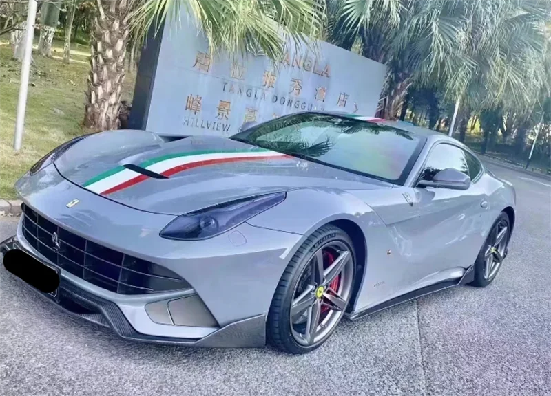 Подходит для модифицированного кузова Ferrari F12 Berrinetta 2013-2014, боковые юбки из углеродного волокна в стиле DMC.
Подходит для модифицированного кузова Ferrari F12 Berrinetta 2013-2014, боковые юбки из углеродного волокна в стиле DMC.