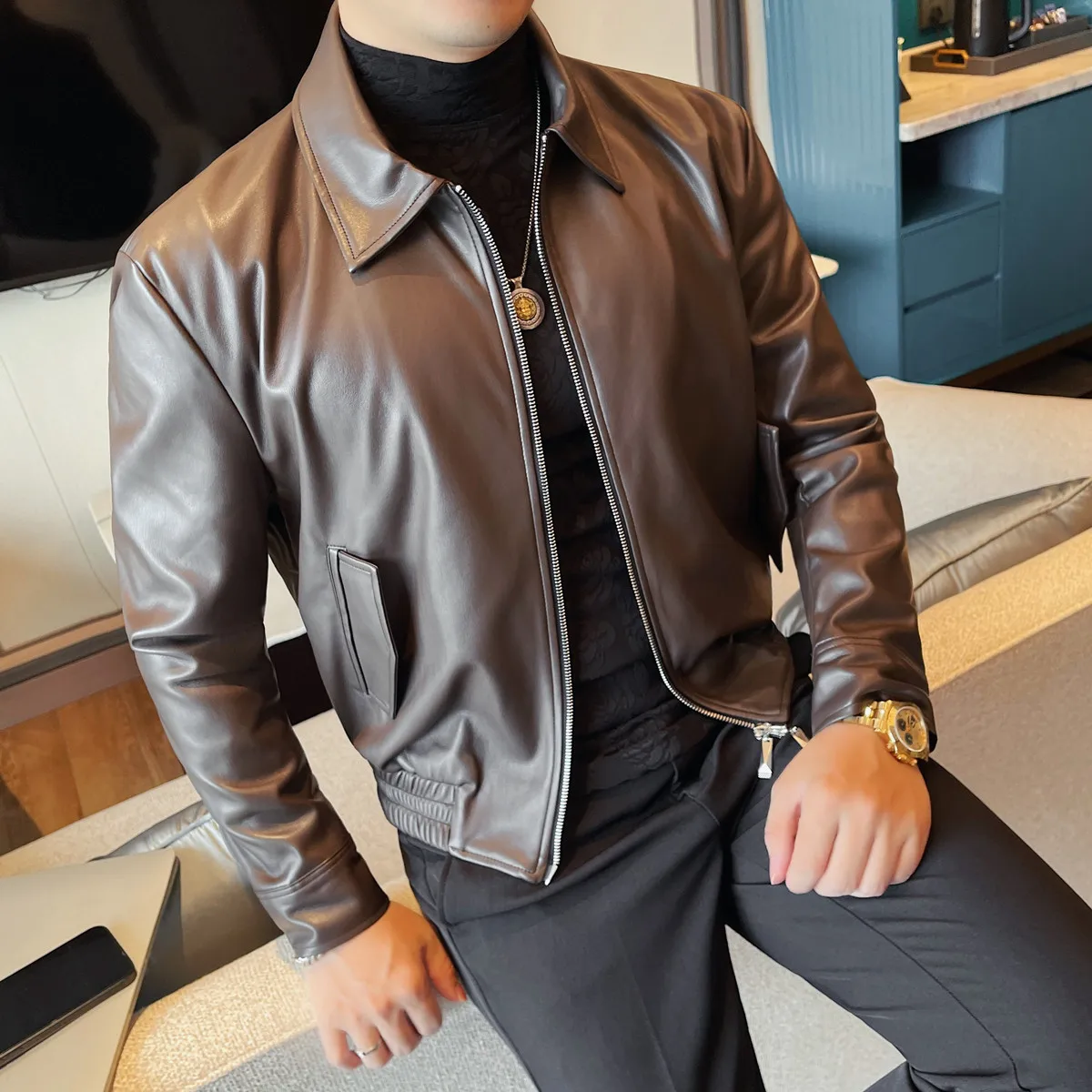 Куртка из искусственной кожи с длинным рукавом Новая мужская одежда Slim Fit Деловая повседневная куртка из искусственной кожи Модный топ с короткой молнией Дизайнерский наряд 2025
Куртка из искусственной кожи с длинным рукавом Новая мужская одежда Slim Fit Деловая повседневная куртка из искусственной кожи Модный топ с короткой молнией Дизайнерский наряд 2025