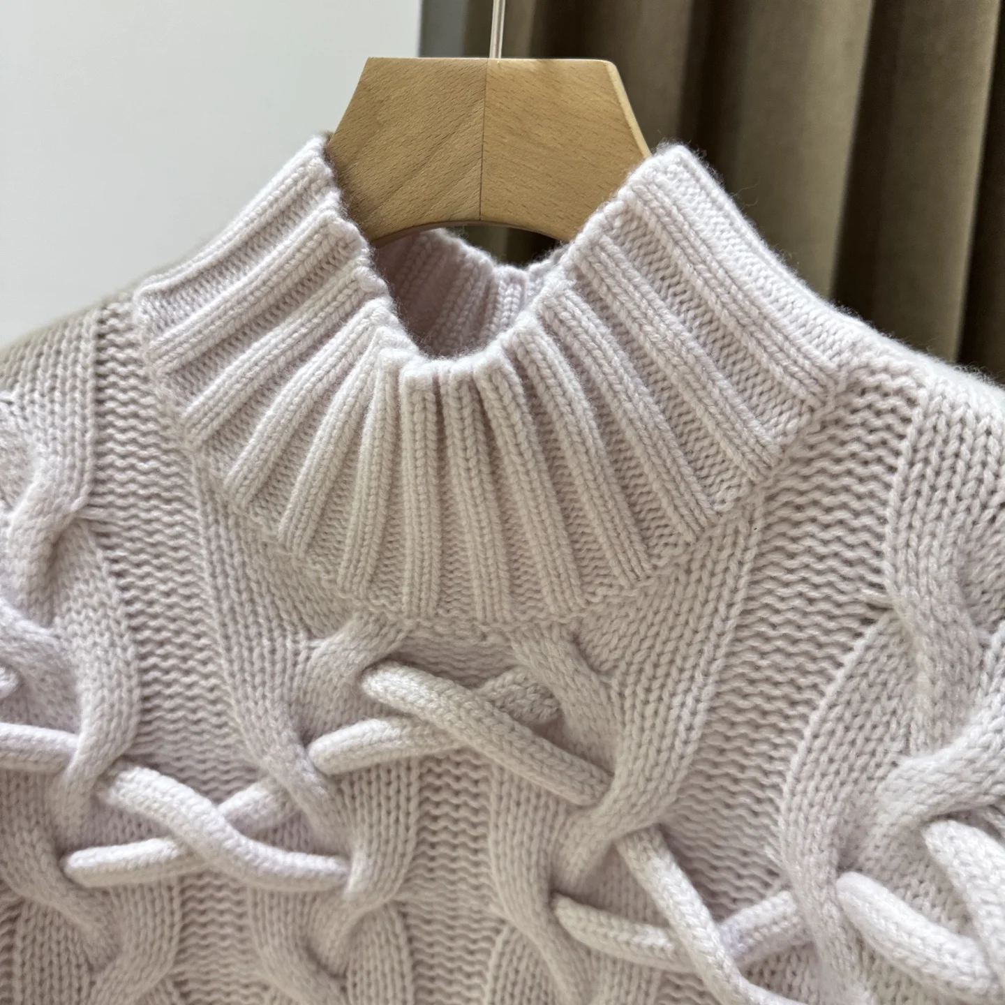 Early Autumn Three-Dimensional High-Quality Button Rope Cashmere Lazy Sweater Wool New Women'S High Collar
Early Autumn Three-Dimensional High-Quality Button Rope Cashmere Lazy Sweater Wool New Women'S High Collar