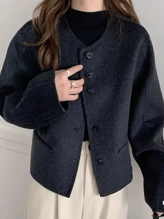 2026 Autumn/Winter New Women's Woolen Jacket Commuter Round Neck Short Jacket
2026 Autumn/Winter New Women's Woolen Jacket Commuter Round Neck Short Jacket
