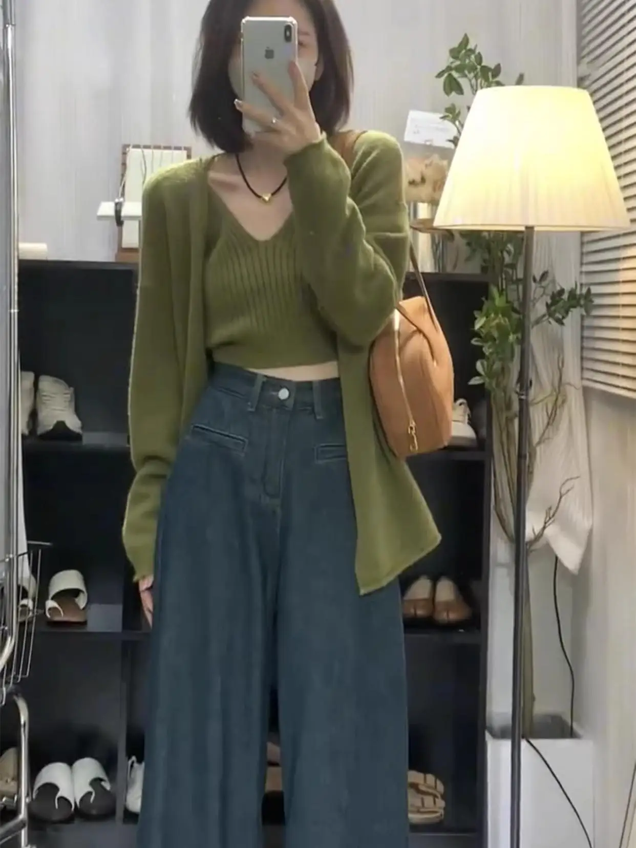 Early Autumn Korean Style V-Neck Sweater Cardigan Women's Slimming Knitted Strap Outerwear Two-Piece Set Long Sleeve Fashion
Early Autumn Korean Style V-Neck Sweater Cardigan Women's Slimming Knitted Strap Outerwear Two-Piece Set Long Sleeve Fashion