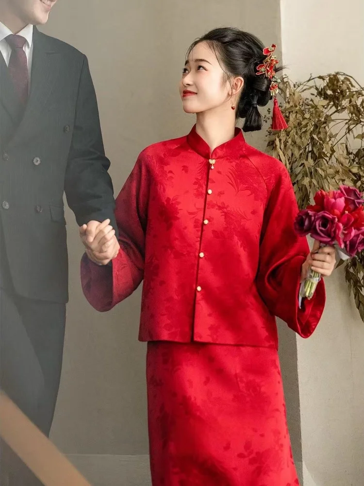 Red Chinese Wedding Dress Two-Piece Set for Women Engagement Ceremony Wine Offering Traditional Hanfu Clothing Autumn Fashion
Red Chinese Wedding Dress Two-Piece Set for Women Engagement Ceremony Wine Offering Traditional Hanfu Clothing Autumn Fashion