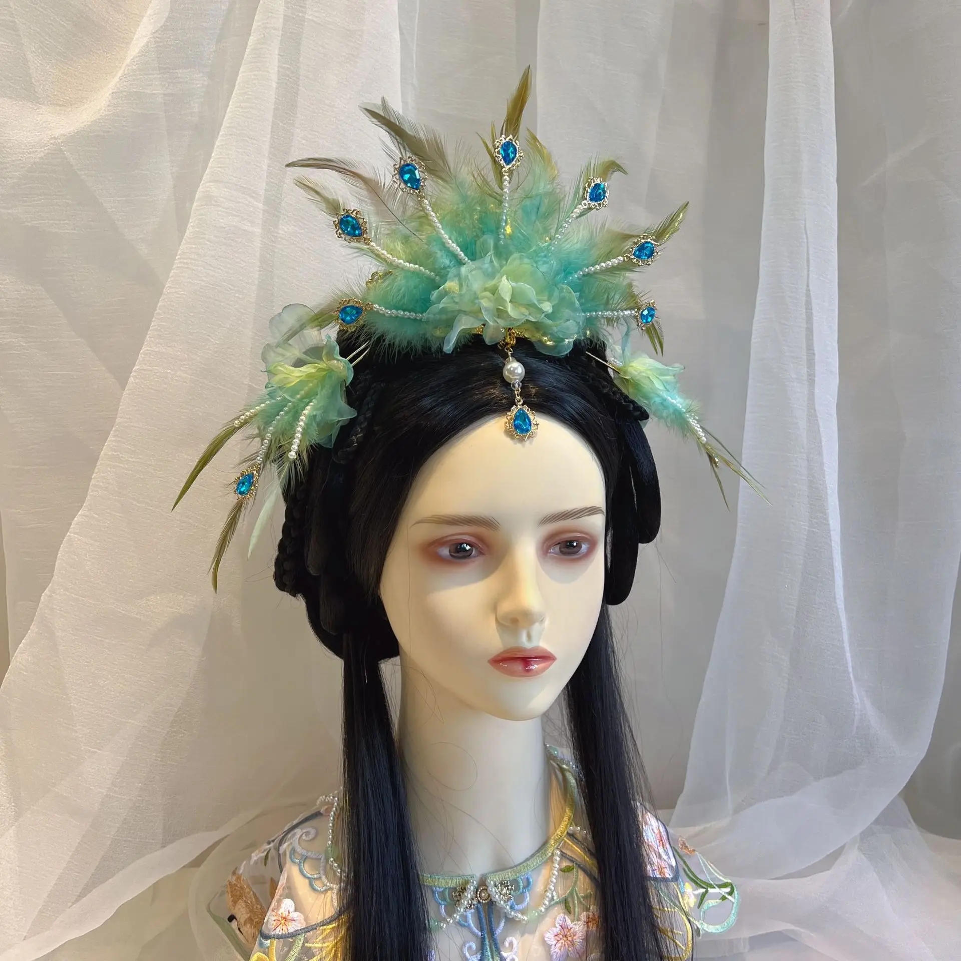 Beautiful Han Chinese Clothing Accessories Ancient Style Green Bird Hot Printed Pattern Tuinga Suit Feather Crown Headdress
Beautiful Han Chinese Clothing Accessories Ancient Style Green Bird Hot Printed Pattern Tuinga Suit Feather Crown Headdress