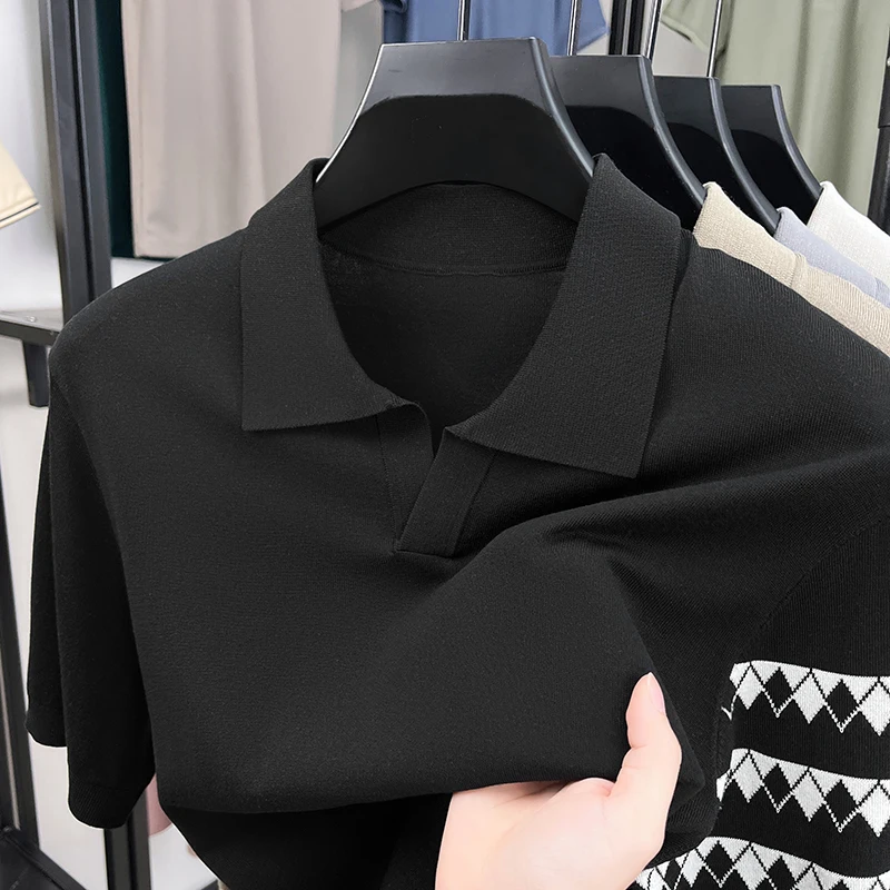 Летняя мужская рубашка-поло с коротким рукавом, трикотажная футболка с V-образным вырезом и воротником с жаккардовыми рукавами в полоску, дышащая деловая повседневная мужская одежда
Летняя мужская рубашка-поло с коротким рукавом, трикотажная футболка с V-образным вырезом и воротником с жаккардовыми рукавами в полоску, дышащая деловая повседневная мужская одежда