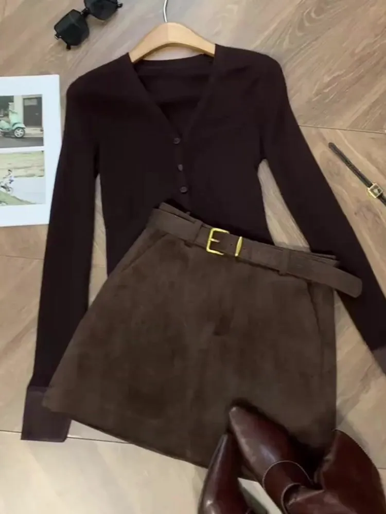 Fashionable Winter Set Casual Khaki Top Half Skirt Versatile Autumn Winter Outfit Korean Style Loose Fit Office Wear
Fashionable Winter Set Casual Khaki Top Half Skirt Versatile Autumn Winter Outfit Korean Style Loose Fit Office Wear