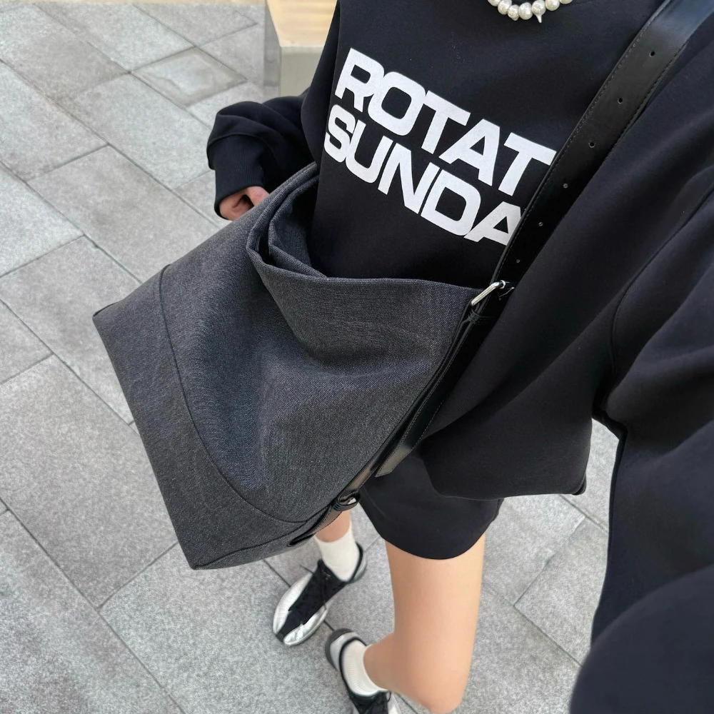 Crossbody Bag Simple Urban Style Single Shoulder Bag for Daily Use Dodo Trendy Canvas Tote Bag Large Capacity Commuter
Crossbody Bag Simple Urban Style Single Shoulder Bag for Daily Use Dodo Trendy Canvas Tote Bag Large Capacity Commuter