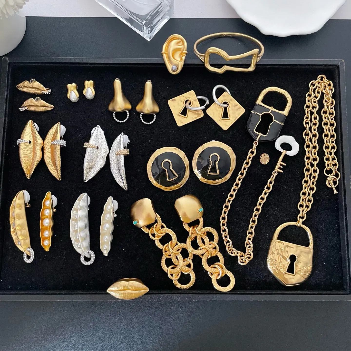 Europe America Hot Designer Brand Facial Art Style Earrings Women Top Quality Luxury Vintage Jewelry
Europe America Hot Designer Brand Facial Art Style Earrings Women Top Quality Luxury Vintage Jewelry