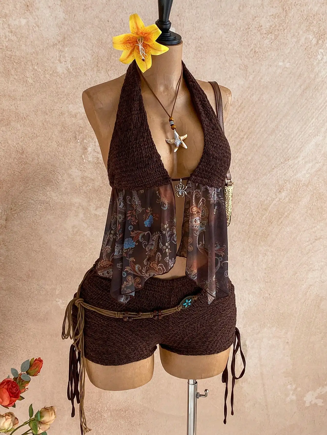 Women's Halter Backless Tie-Up Top And Ruched Drawstring Shorts Set
Women's Halter Backless Tie-Up Top And Ruched Drawstring Shorts Set