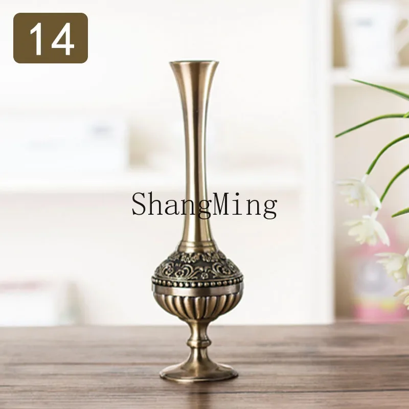 CL simple creative art vase geometric relief craft vase metal high-end model room living room ornament
CL simple creative art vase geometric relief craft vase metal high-end model room living room ornament
