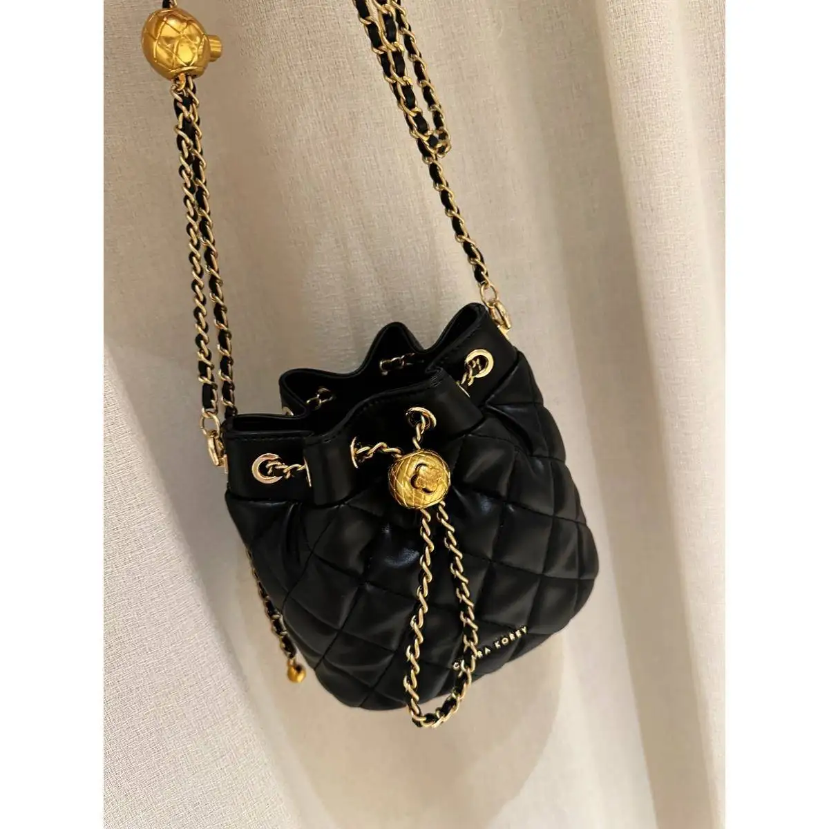 Nanfeng Xie Flagip Fraance Estate Water Buet Bag, новинка 2023 года, сшитая сумка через плечо с овальным ремнем, модная повседневная молодежная сумка
Nanfeng Xie Flagip Fraance Estate Water Buet Bag, новинка 2023 года, сшитая сумка через плечо с овальным ремнем, модная повседневная молодежная сумка