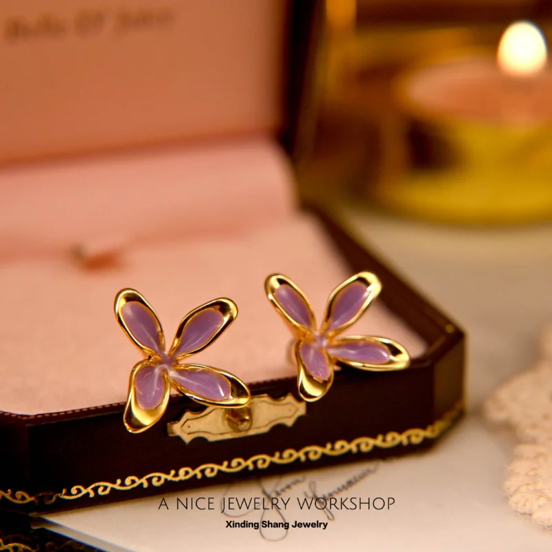 Retro earrings hand enamel three-dimensional purple flowers fashion fancy fancy jewelry free delivery
Retro earrings hand enamel three-dimensional purple flowers fashion fancy fancy jewelry free delivery