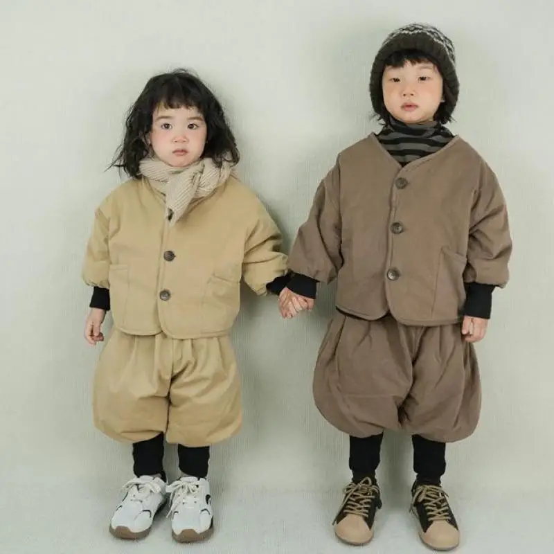 2025 Winter New Children Vintage Fleece Padded Jacket + Casual Pants 2pcs Suit Plus Velvet Thick Kids Boys Girls Warm Outfits
2025 Winter New Children Vintage Fleece Padded Jacket + Casual Pants 2pcs Suit Plus Velvet Thick Kids Boys Girls Warm Outfits