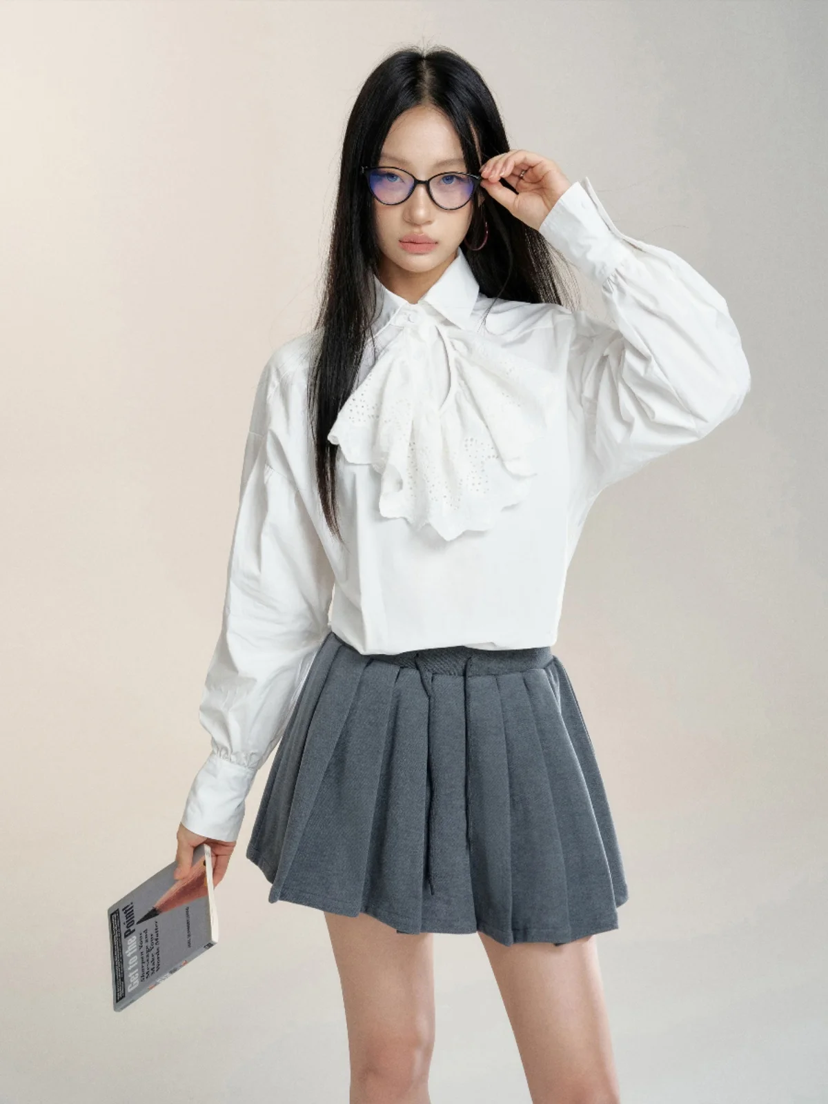IcyNude White Ruffle Collar Loose Shirt Women's Autumn Fashion Top French Style Long Sleeve Petal Collar Regular Fit Shirt
IcyNude White Ruffle Collar Loose Shirt Women's Autumn Fashion Top French Style Long Sleeve Petal Collar Regular Fit Shirt