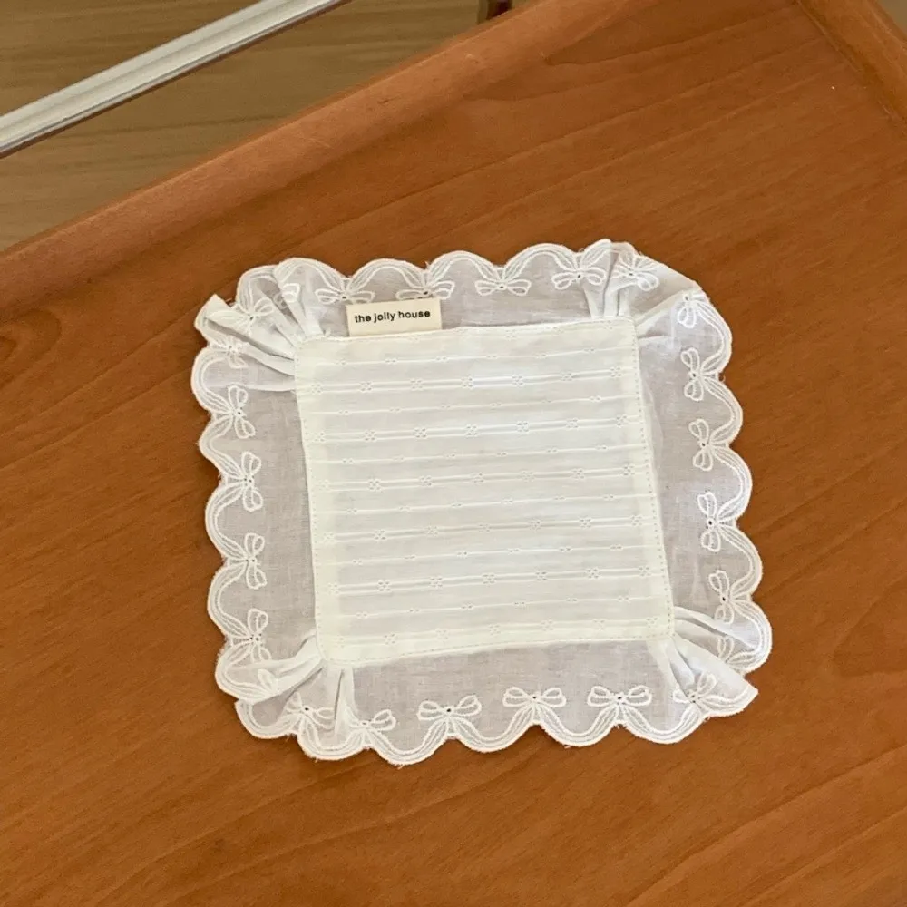 Korean Style Soft Flounced Lace Ruffle Placemats Dust-proof Multi-purpose Coasters Lace Napkins Photo Props
Korean Style Soft Flounced Lace Ruffle Placemats Dust-proof Multi-purpose Coasters Lace Napkins Photo Props