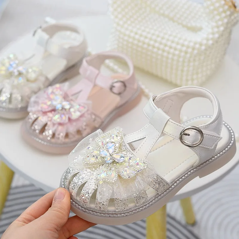 Girls princess sandals 2026 new summer girls soft sole children butterfly bag head crystal sandals
Girls princess sandals 2026 new summer girls soft sole children butterfly bag head crystal sandals
