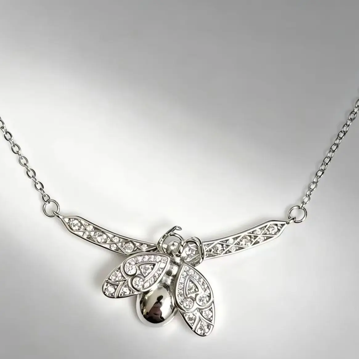 Silver Copper Zircon Bee Pendant Necklace, Cute Insect Design Chain Necklace for Women Daily Fashion Jewelry Gift
Silver Copper Zircon Bee Pendant Necklace, Cute Insect Design Chain Necklace for Women Daily Fashion Jewelry Gift