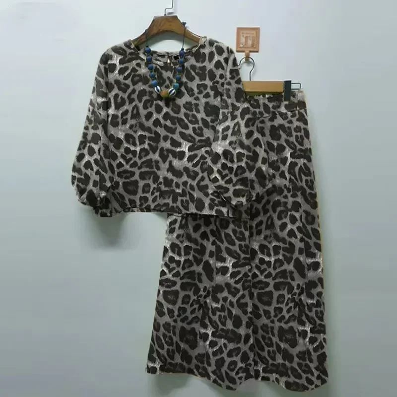 Women's 2025 New Spring Suit Bohemian Leopard Print Seven-Sleeve Shirt Wide Leg Pants Two Pieces
Women's 2025 New Spring Suit Bohemian Leopard Print Seven-Sleeve Shirt Wide Leg Pants Two Pieces