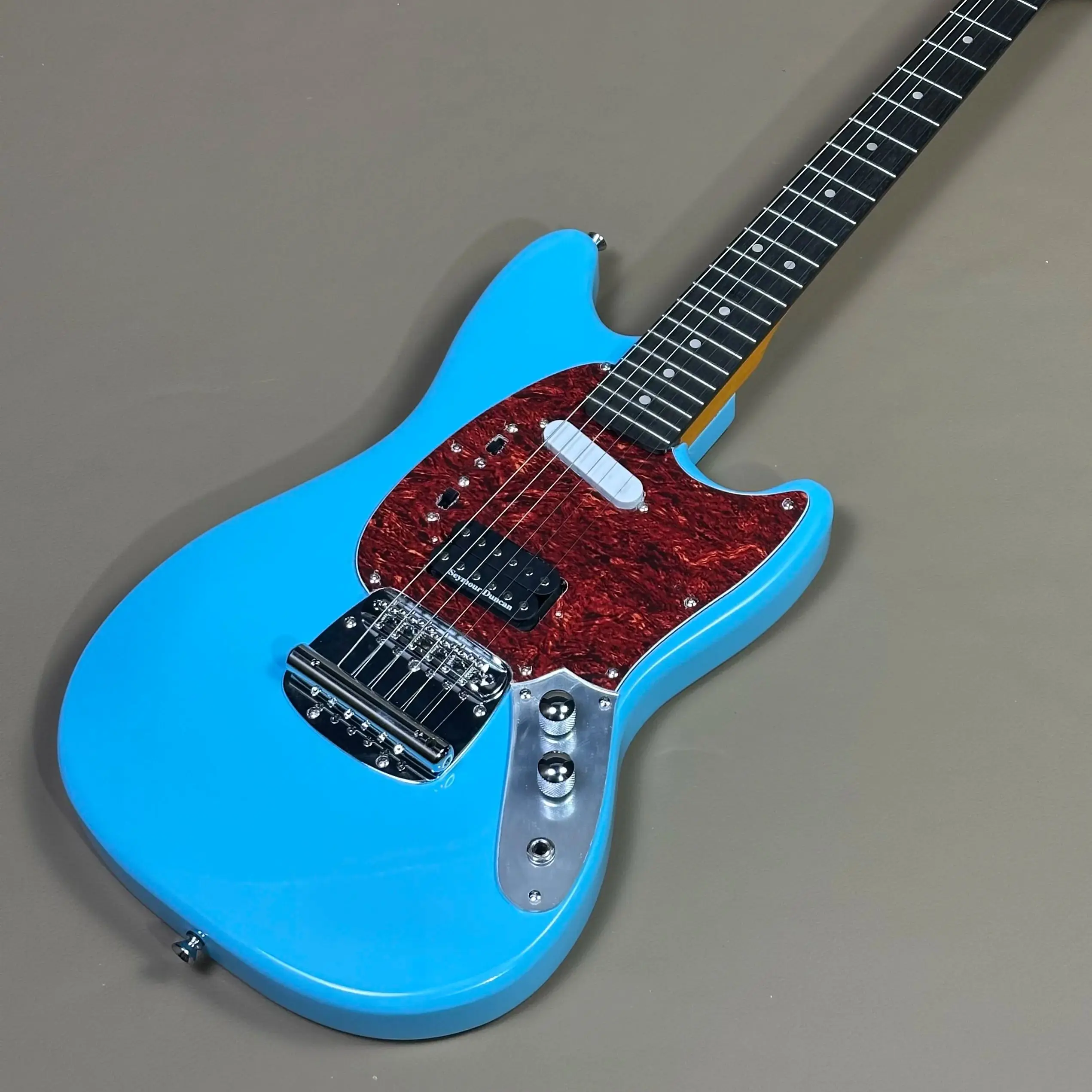 Электрогитара с 6-струнной накладкой из палисандра, синий цвет, высокое качество, бесплатная доставка
Электрогитара с 6-струнной накладкой из палисандра, синий цвет, высокое качество, бесплатная доставка