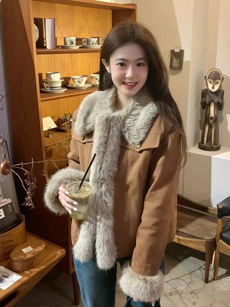 American Retro Plush Stitching Denim Short Coat Women's 2024 Winter Design Niche Loose Cotton-padded jacket Top
American Retro Plush Stitching Denim Short Coat Women's 2024 Winter Design Niche Loose Cotton-padded jacket Top