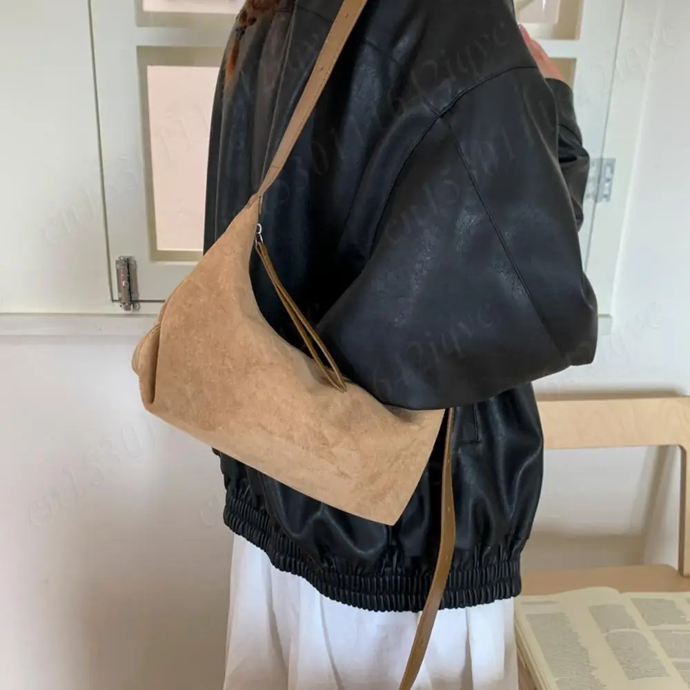 Faux Suede Crossbody Bags Retro Adjustable Strap Dumpling Handbag Vintage Autumn Winter Small Square Bag Women Hobo Shoulder Bag
Faux Suede Crossbody Bags Retro Adjustable Strap Dumpling Handbag Vintage Autumn Winter Small Square Bag Women Hobo Shoulder Bag