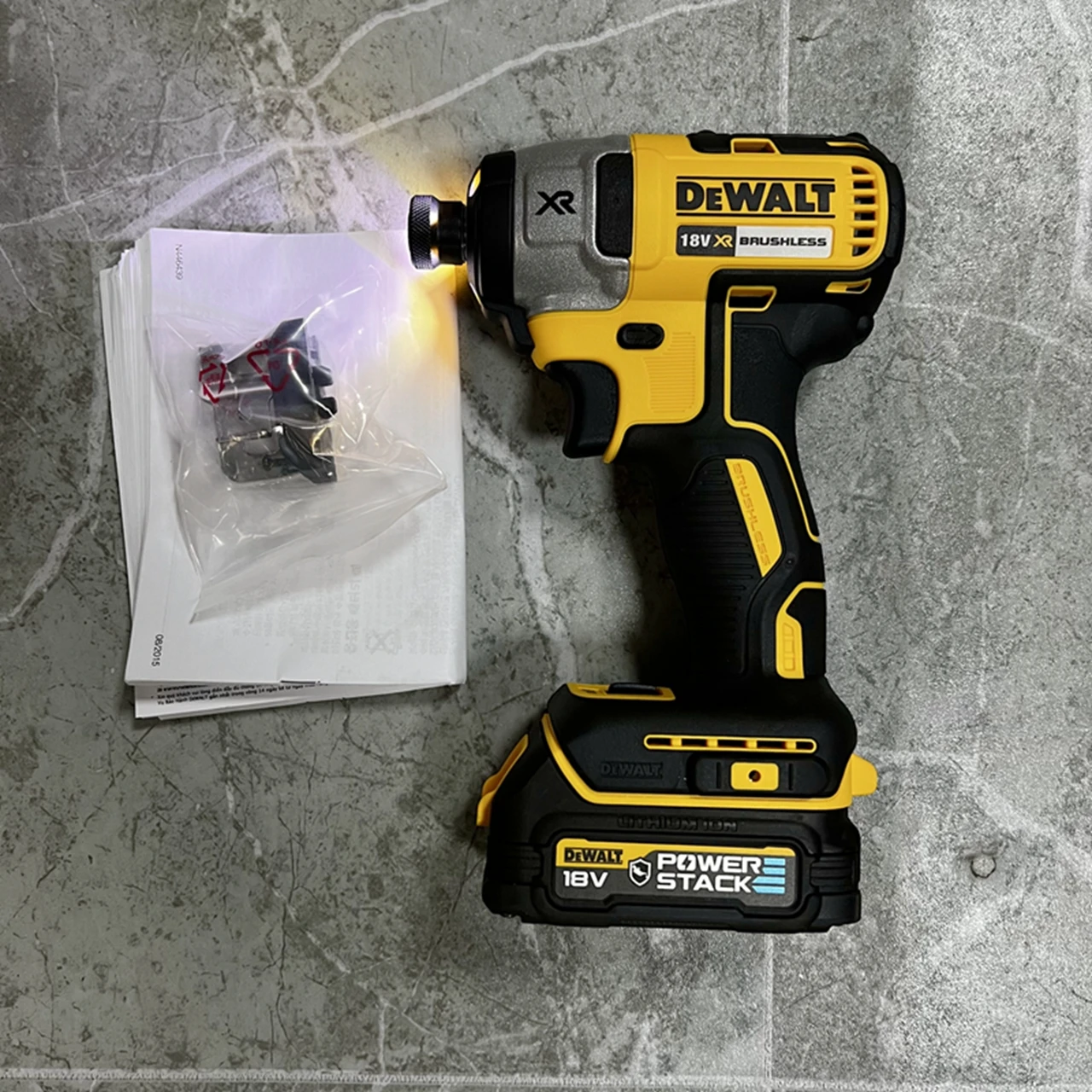 Dewalt DCF887B 20V 1/4" 3-Speed Cordless Impact Driver - Includes 1.7AH lithium battery NEW
Dewalt DCF887B 20V 1/4" 3-Speed Cordless Impact Driver - Includes 1.7AH lithium battery NEW