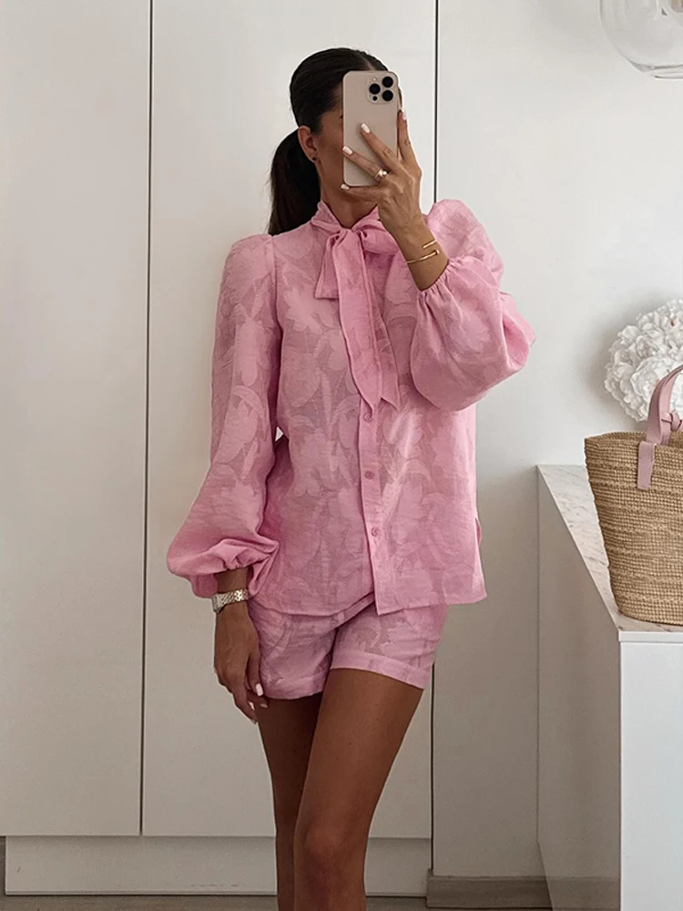 Elegant Jacquard Shirts Shorts Sets Women Lace Up O-neck Lantern Sleeve Tops Wide Leg Short Pants 2025 Summer Lady Holiday Suit
Elegant Jacquard Shirts Shorts Sets Women Lace Up O-neck Lantern Sleeve Tops Wide Leg Short Pants 2025 Summer Lady Holiday Suit