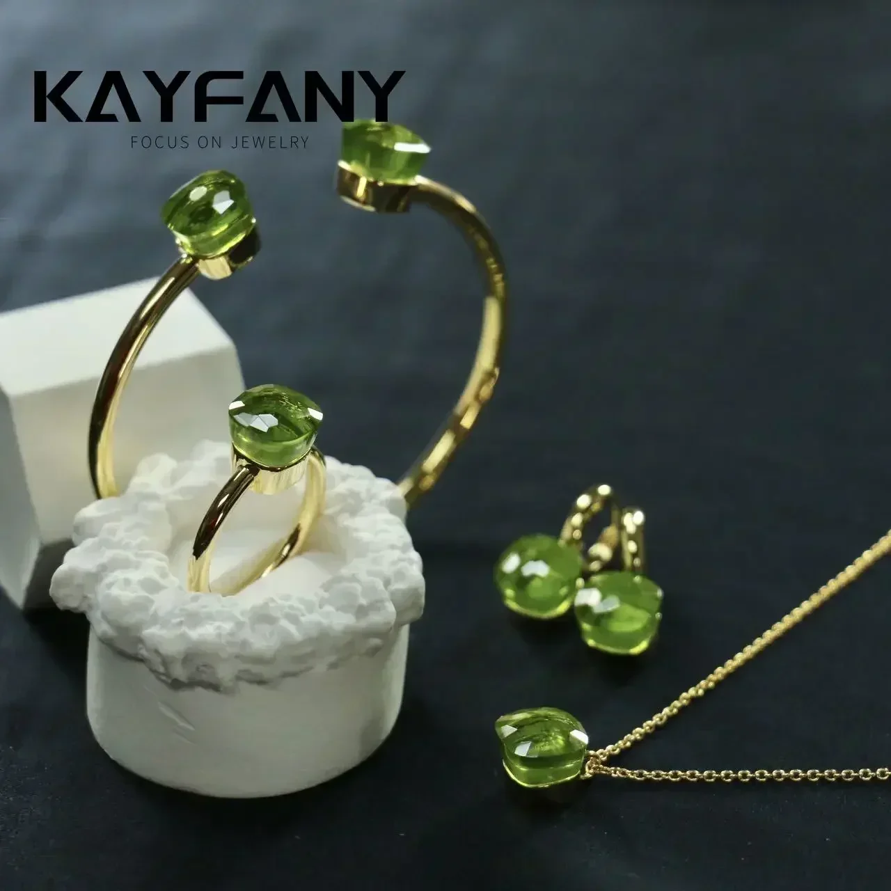 4Pcs/Set 10.6mm Classic Nudo Jewelry Women Crystal Forest Green Candy Plated Gold Water Drop Earrings Party Holidays Gift Rings
4Pcs/Set 10.6mm Classic Nudo Jewelry Women Crystal Forest Green Candy Plated Gold Water Drop Earrings Party Holidays Gift Rings