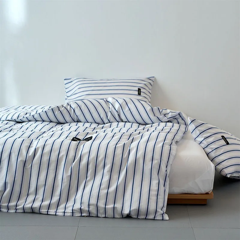 New Luxury Geometric Stripes Bed Sets High-End Pure Cotton Skin-Friendly Bedding Set Simple Soft Bedclothes for Four Seasons
New Luxury Geometric Stripes Bed Sets High-End Pure Cotton Skin-Friendly Bedding Set Simple Soft Bedclothes for Four Seasons