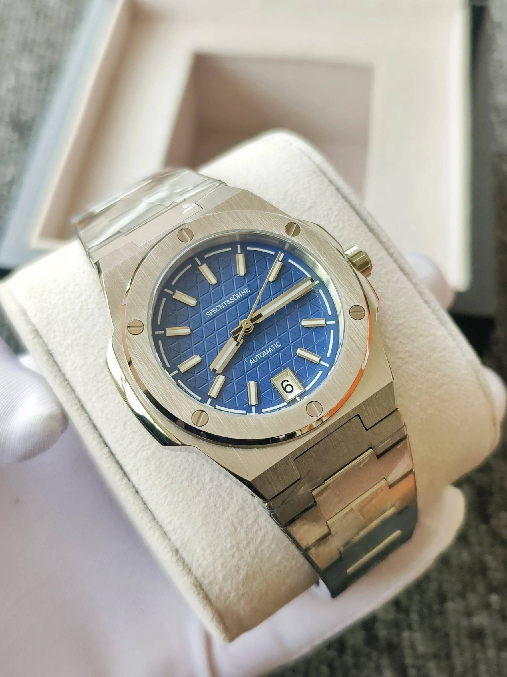 Specht&Söhne 2025 Fashion Business 37MM Watch Japan NH35 Movement Stainless Steel Noctilucent Luxury Sports Watch 50m Waterproof
Specht&Söhne 2025 Fashion Business 37MM Watch Japan NH35 Movement Stainless Steel Noctilucent Luxury Sports Watch 50m Waterproof