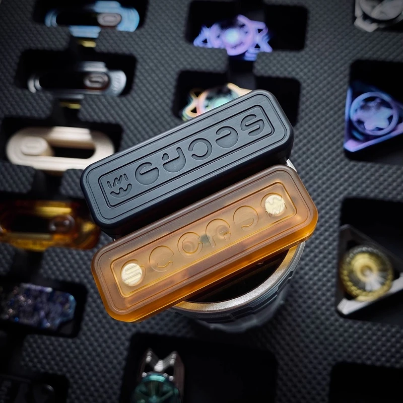 WMEDC Secret New PEEK PEI Металлическая механическая карта с прямым нажатием на кончиках пальцев Черная технология Декомпрессионная настольная игрушка
WMEDC Secret New PEEK PEI Металлическая механическая карта с прямым нажатием на кончиках пальцев Черная технология Декомпрессионная настольная игрушка