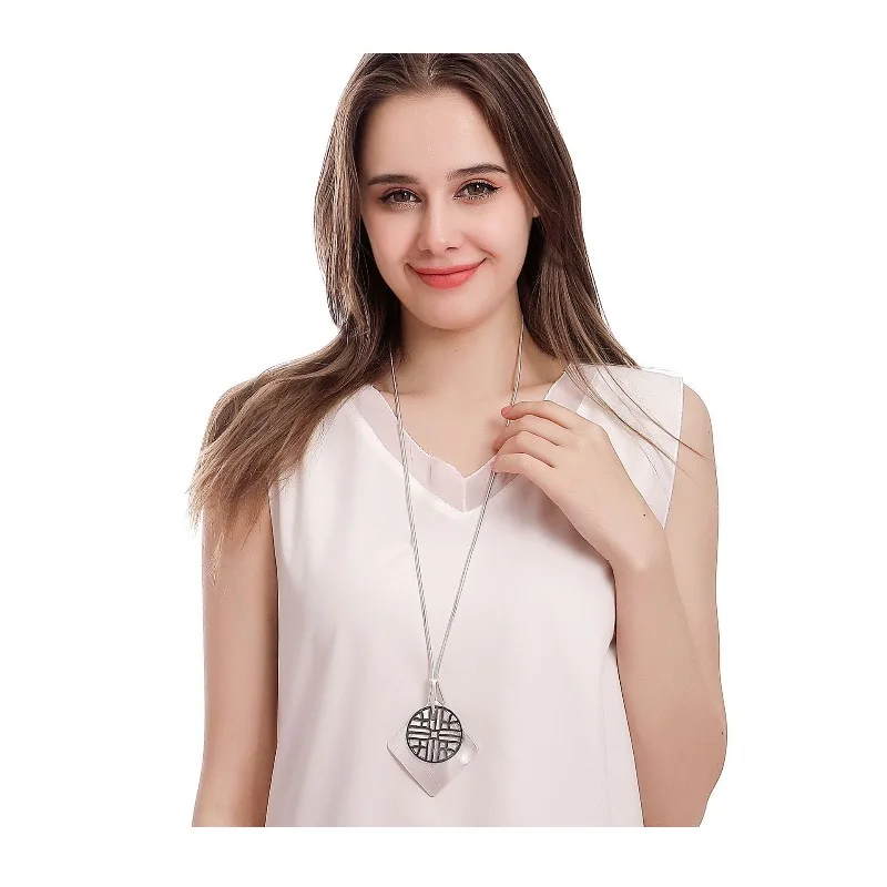Explosive Necklace Ethnic Style Women's Alloy Long Geometric Fashion Women's Snake Chain Sweater Chain
Explosive Necklace Ethnic Style Women's Alloy Long Geometric Fashion Women's Snake Chain Sweater Chain
