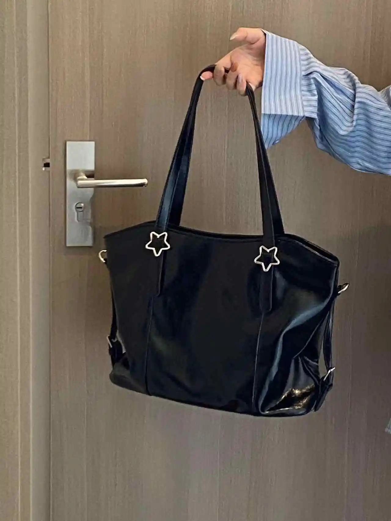 Handheld Star Design Soft Leather Tote Bag Casual Versatile One Shoulder Bag Classroom Underarm Bag Female Work Computer Bag
Handheld Star Design Soft Leather Tote Bag Casual Versatile One Shoulder Bag Classroom Underarm Bag Female Work Computer Bag