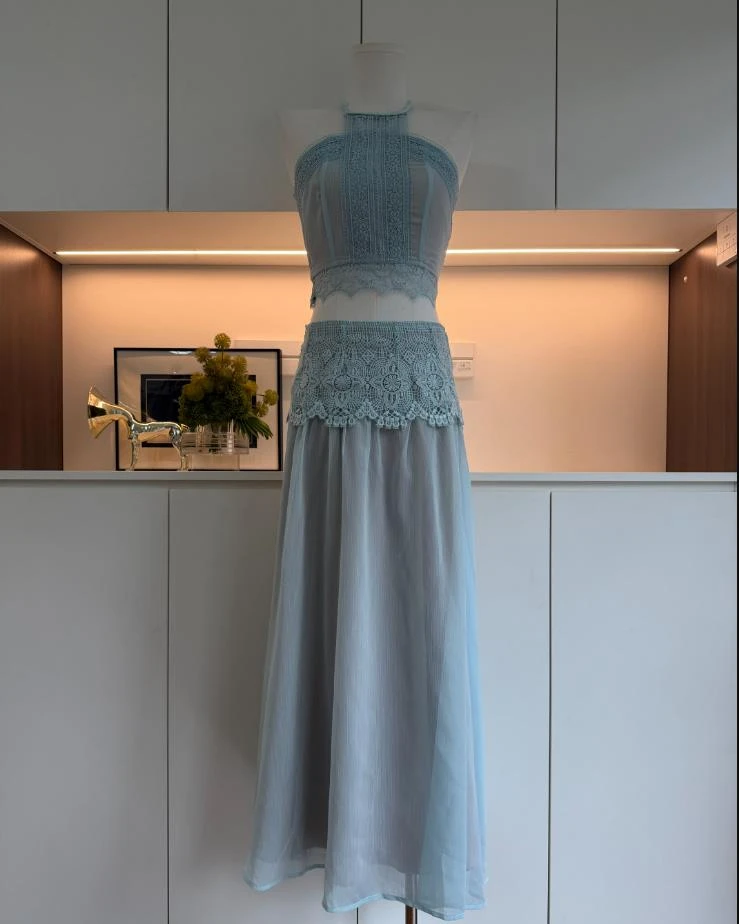 Women's Summer Elegant Two Pieces Lace Skirt Set Lady Holiday Halter Neck Sleeveless Slim Short Tank Top + A Line Long Skirt
Women's Summer Elegant Two Pieces Lace Skirt Set Lady Holiday Halter Neck Sleeveless Slim Short Tank Top + A Line Long Skirt