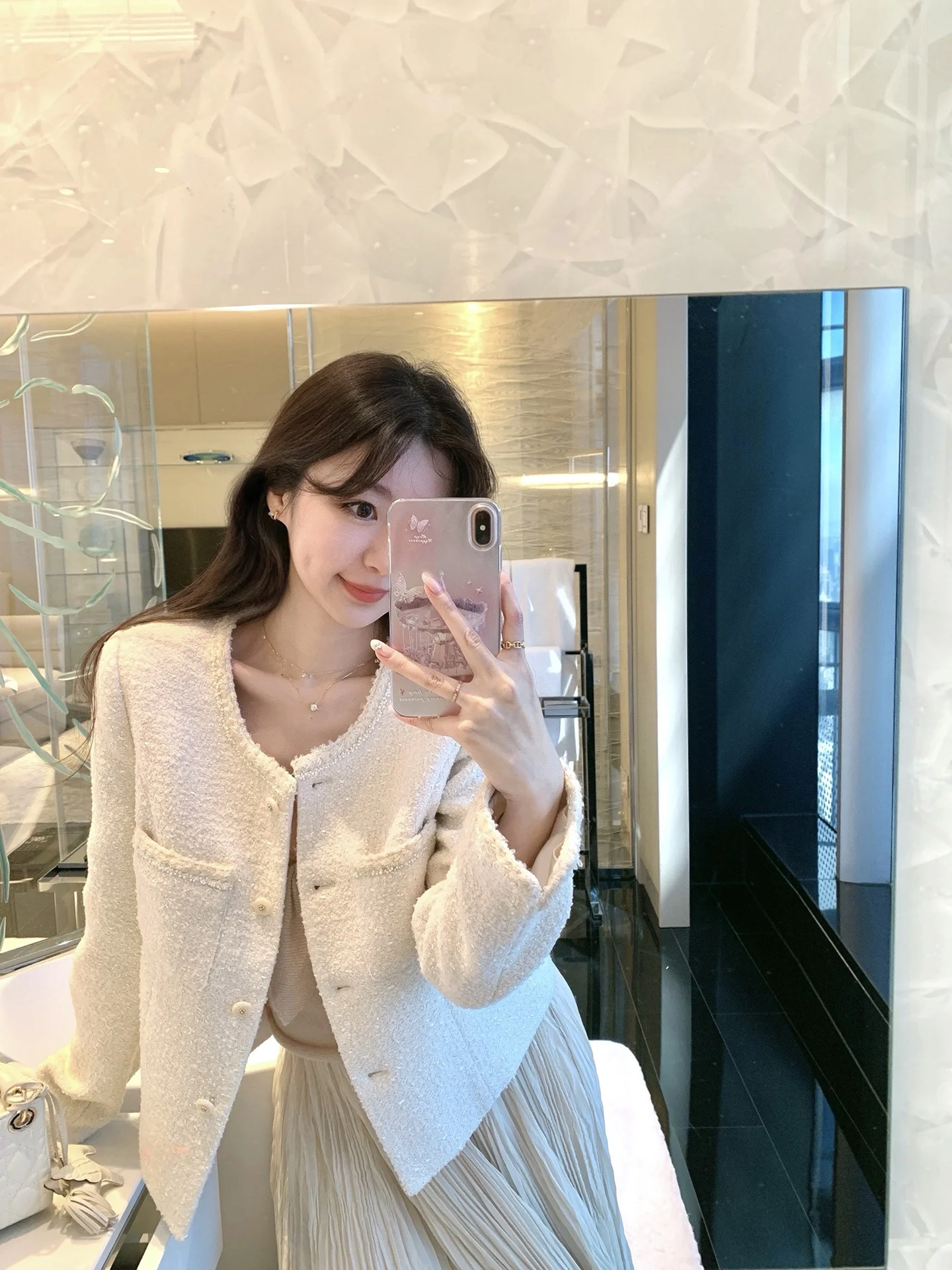 Женское шерстяное пальто Zhaobao Ni White Moonlight Special: новая осенняя коллекция, элегантное, универсальное, с пуговицами, для повседневной носки и работы.
Женское шерстяное пальто Zhaobao Ni White Moonlight Special: новая осенняя коллекция, элегантное, универсальное, с пуговицами, для повседневной носки и работы.