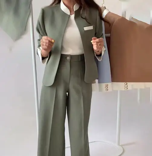 Осенний женский наряд с длинными рукавами и прямыми брюками с высокой талией, облегающий комплект с цветными блоками
Осенний женский наряд с длинными рукавами и прямыми брюками с высокой талией, облегающий комплект с цветными блоками