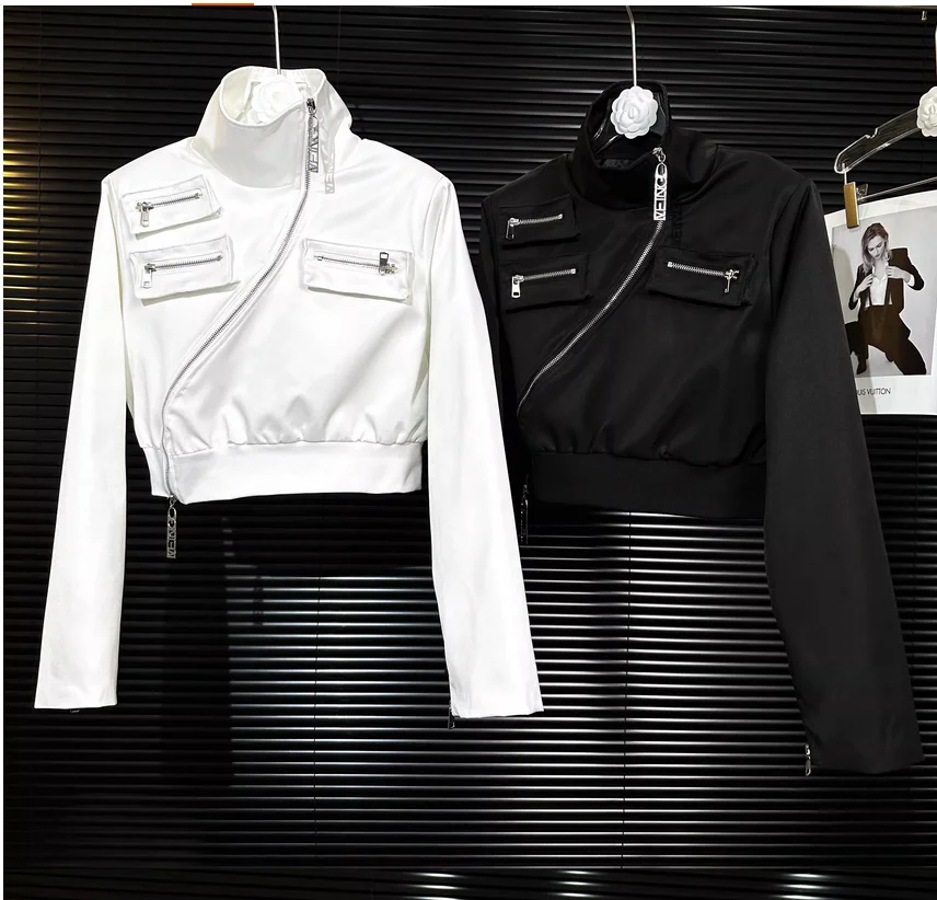 Autumn spicy girl irregular diagonal zipper stand up collar three-dimensional pocket short jacket
Autumn spicy girl irregular diagonal zipper stand up collar three-dimensional pocket short jacket