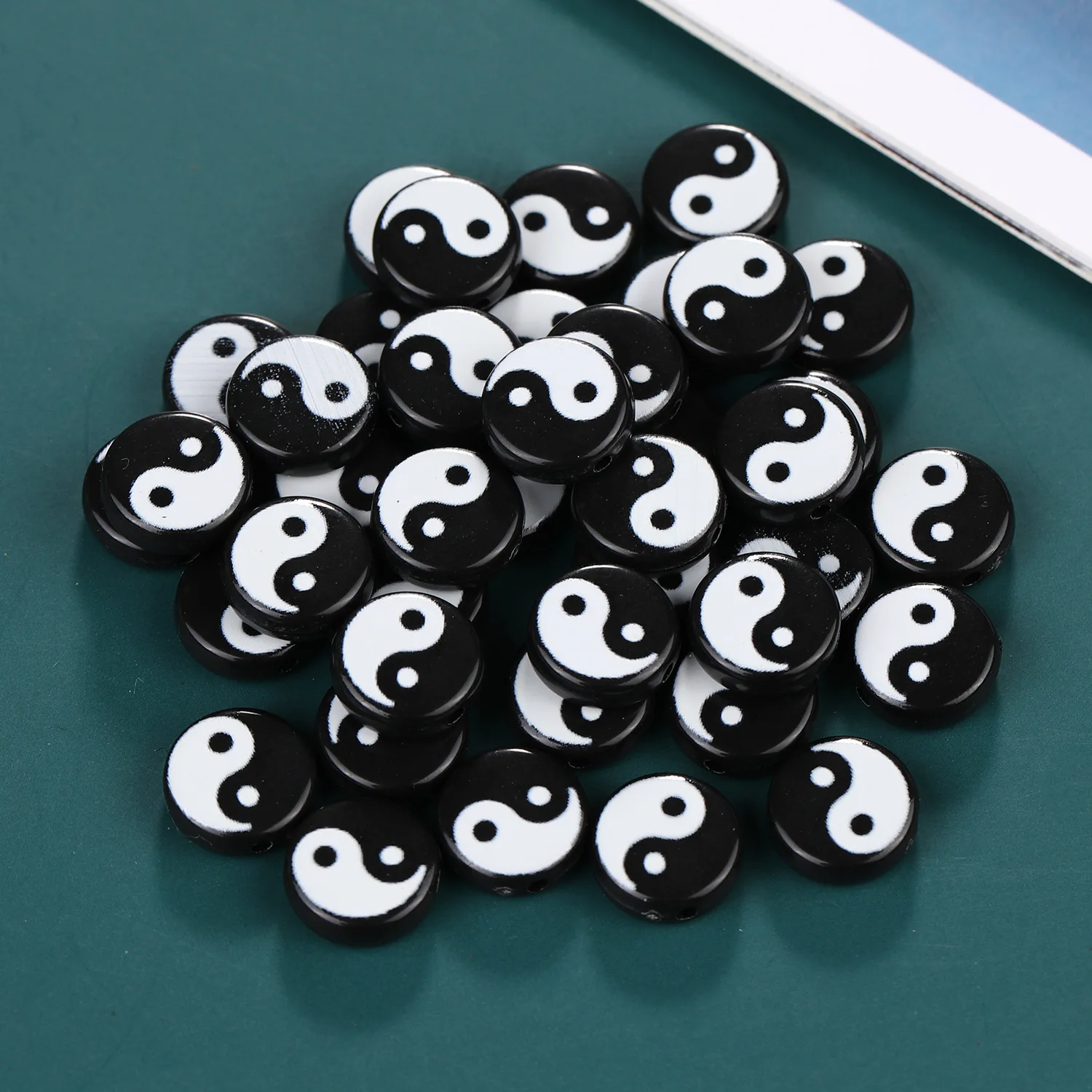 400pcs 4*7mm Cool Acrylic Plastic Tai Chi Beads Jewelry Accessories Yin Yang String Beading Spacers Bracelet Ornaments Making
400pcs 4*7mm Cool Acrylic Plastic Tai Chi Beads Jewelry Accessories Yin Yang String Beading Spacers Bracelet Ornaments Making