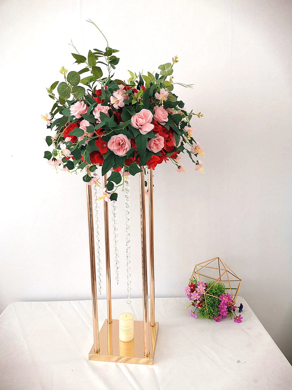 10 PCS/ LOT with crysta Flower Vase Gold Column Stand Metal Road Lead Wedding Centerpiece Flower Rack For Event Party Decoration
10 PCS/ LOT with crysta Flower Vase Gold Column Stand Metal Road Lead Wedding Centerpiece Flower Rack For Event Party Decoration