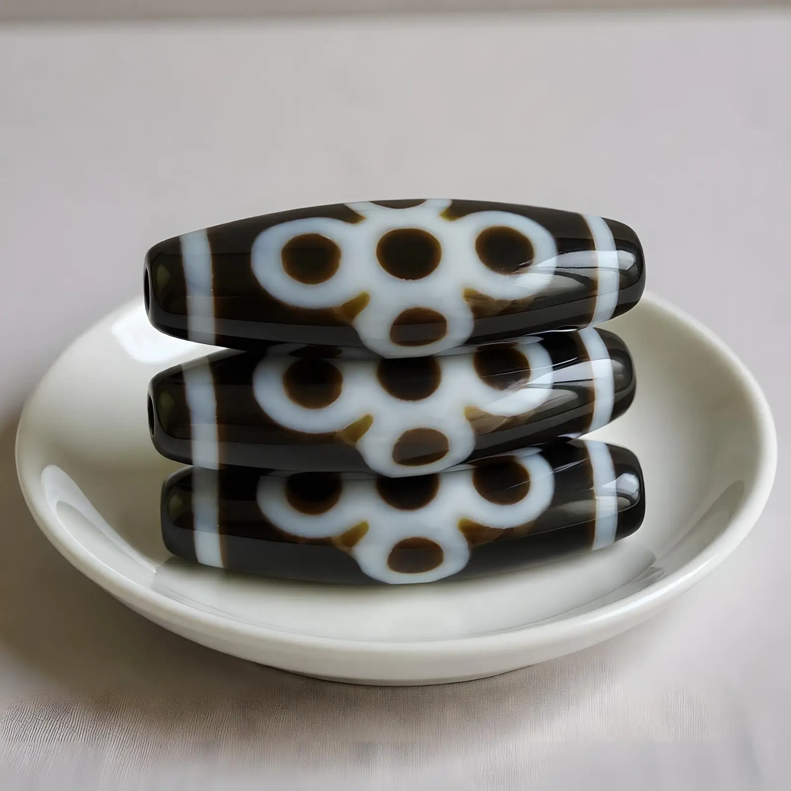 5 шт./лот, натуральные тибетские бусины Дзи для изготовления ювелирных изделий своими руками, овальные молнии, пятиглазые двухцветные бусины из агата класса Aaa 13x38 мм
5 шт./лот, натуральные тибетские бусины Дзи для изготовления ювелирных изделий своими руками, овальные молнии, пятиглазые двухцветные бусины из агата класса Aaa 13x38 мм