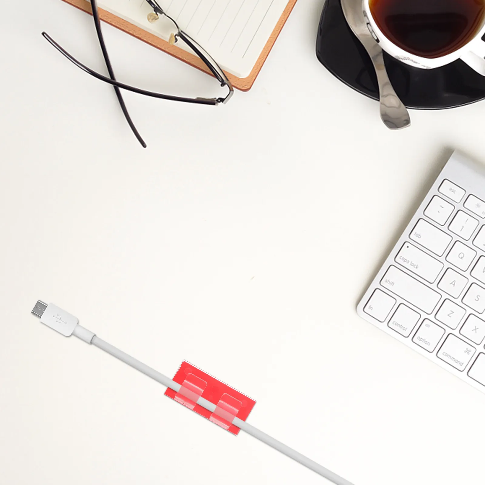 25 шт. акриловых зажимов-органайзеров для кабелей, многоразовые самоклеящиеся держатели для проводов, для наружных гирлянд, кухонных и настольных кабелей
25 шт. акриловых зажимов-органайзеров для кабелей, многоразовые самоклеящиеся держатели для проводов, для наружных гирлянд, кухонных и настольных кабелей