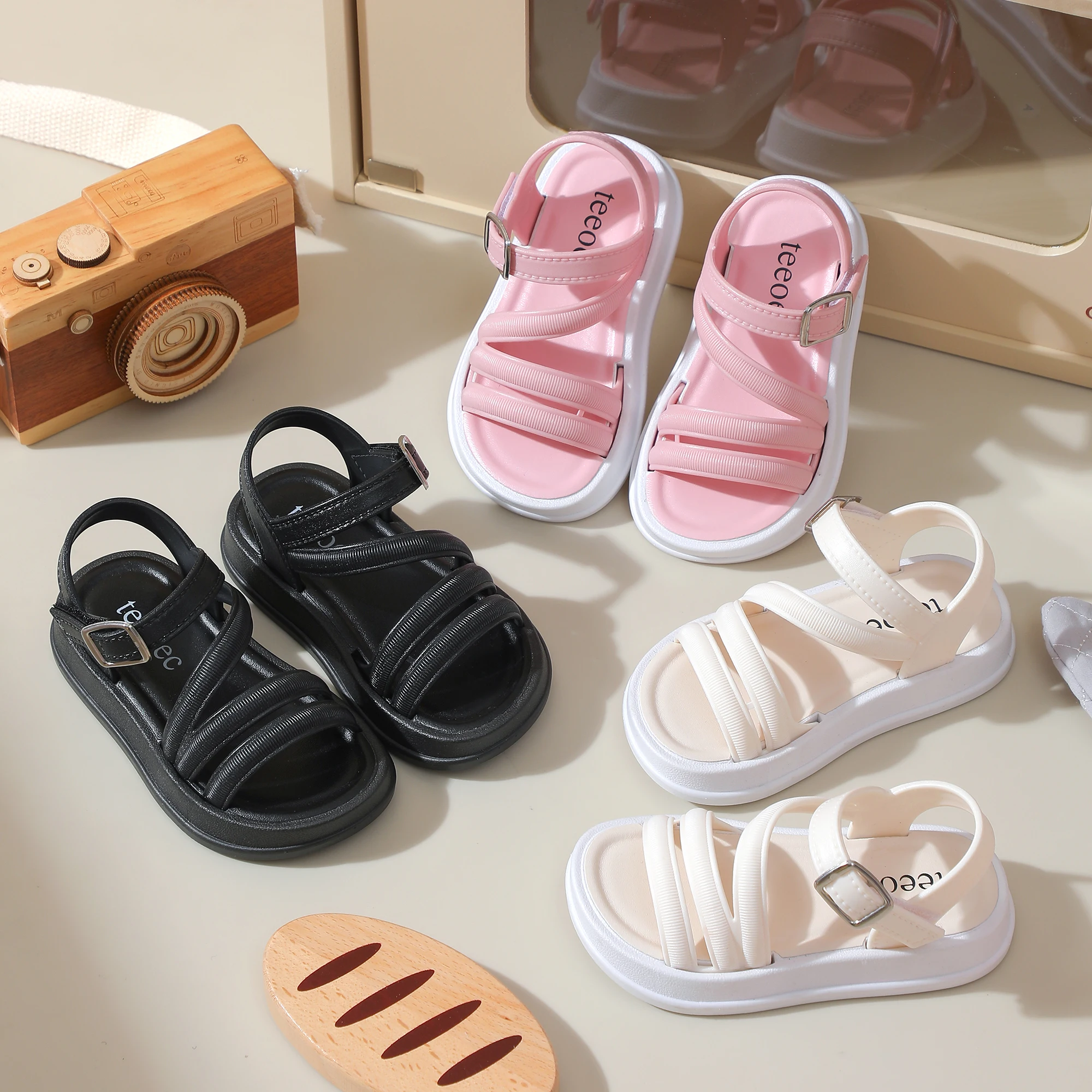 2025 green environmental protection factory latest girl's sandals fashion simple girl's baby sweet style light weight breathable
2025 green environmental protection factory latest girl's sandals fashion simple girl's baby sweet style light weight breathable