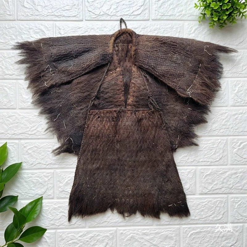 Republic of China antique coats agritainment folk decorative rain gear, nostalgic raincoats, thickened hand-woven brown clothes
Republic of China antique coats agritainment folk decorative rain gear, nostalgic raincoats, thickened hand-woven brown clothes