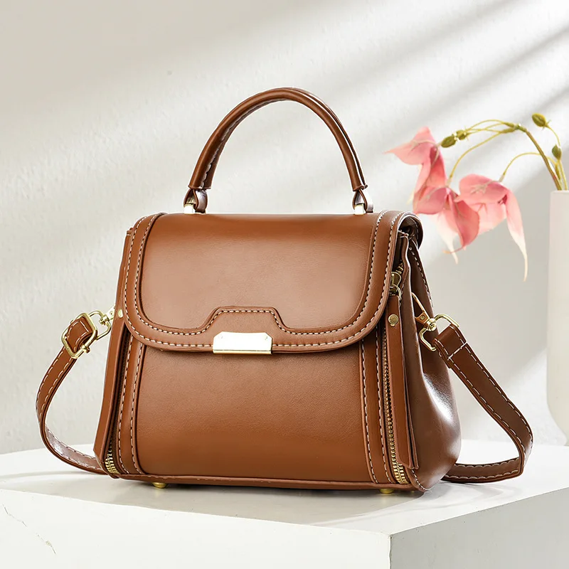 Fashionable New Women'S Handbag Classic Retro Small Square Bag Large Capacity Crossbody Bag Luxury Brand Designer Shoulder Bag
Fashionable New Women'S Handbag Classic Retro Small Square Bag Large Capacity Crossbody Bag Luxury Brand Designer Shoulder Bag