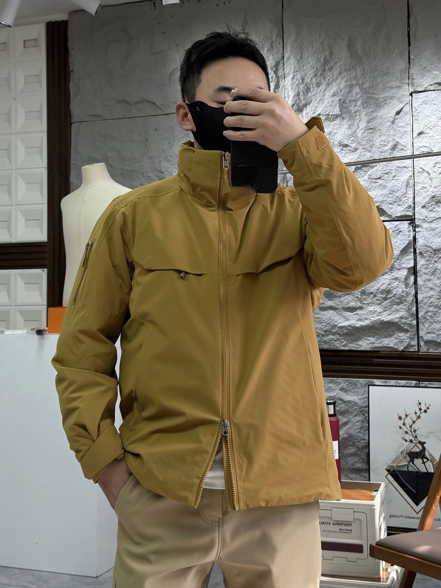 Outdoor Winter Men's Thickened Warm Skiing Parka Windproof Waterproof down Jacket Nylon Fabric Detachable Hood Zipper Closure
Outdoor Winter Men's Thickened Warm Skiing Parka Windproof Waterproof down Jacket Nylon Fabric Detachable Hood Zipper Closure