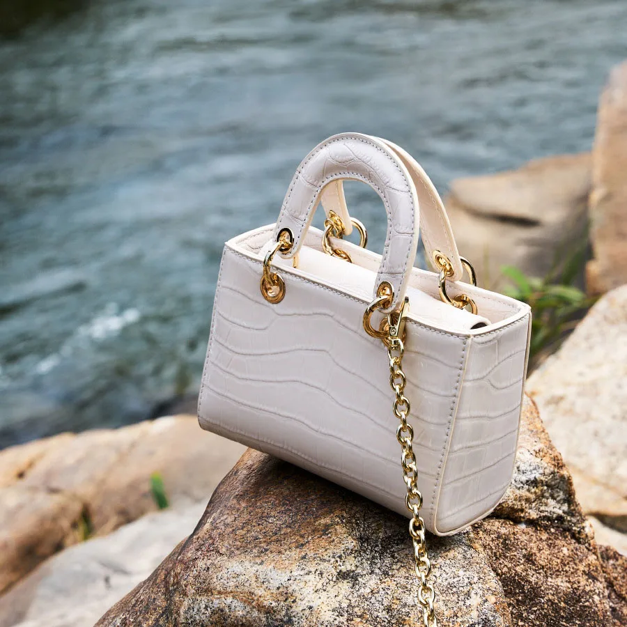 Genuine leather small square bag 2025 new crocodile pattern vintage commuter one-shoulder crossbody bag fashion ladies mini bag
Genuine leather small square bag 2025 new crocodile pattern vintage commuter one-shoulder crossbody bag fashion ladies mini bag