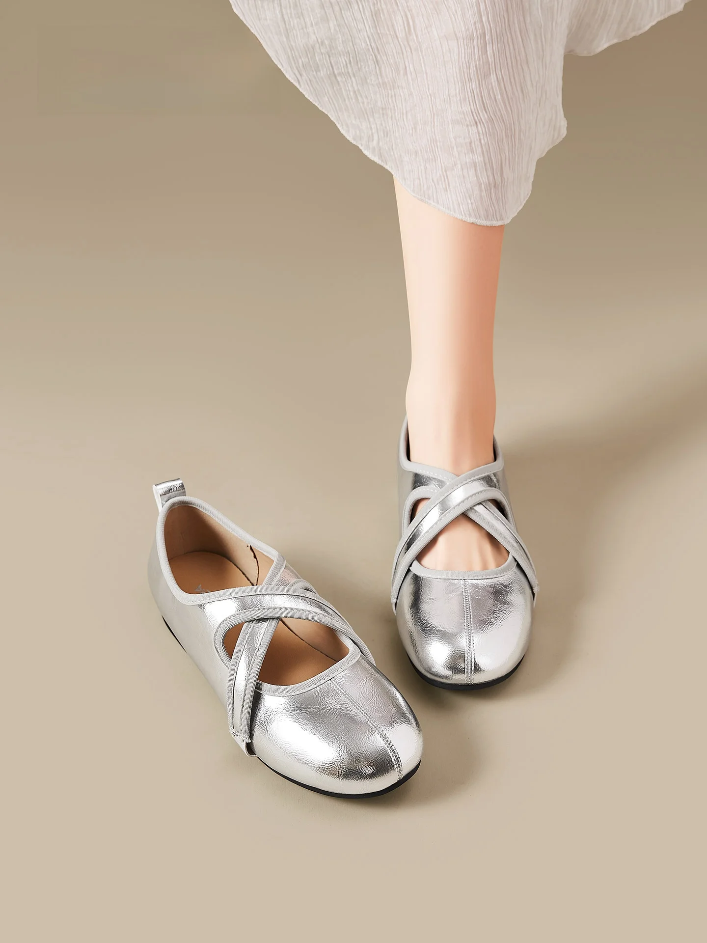 Silver Slip-On Flat Bottom Mary Jane Shoes Women's Summer Ballet Style Fashionable French Style round Toe Thick Heel Sandals
Silver Slip-On Flat Bottom Mary Jane Shoes Women's Summer Ballet Style Fashionable French Style round Toe Thick Heel Sandals