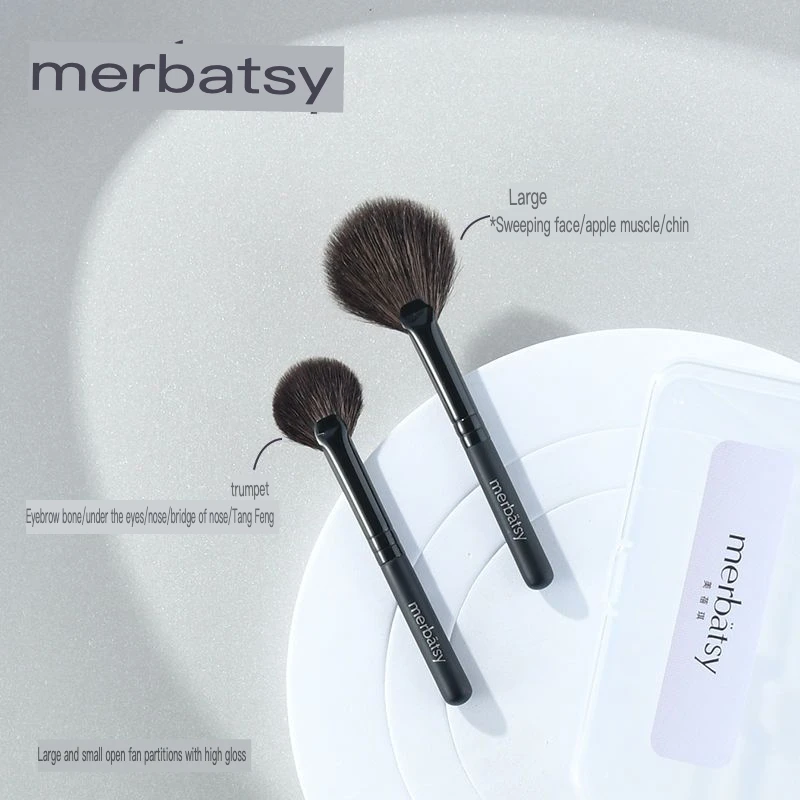 High-gloss Brush, Fine Light Edge Wool, Ultra-short Handle Fan-shaped Contour Brush, Multi-functional Portable Mini Blush Brush
High-gloss Brush, Fine Light Edge Wool, Ultra-short Handle Fan-shaped Contour Brush, Multi-functional Portable Mini Blush Brush